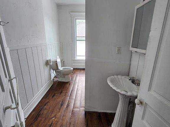 5th image of 232 Hudson Ave #236