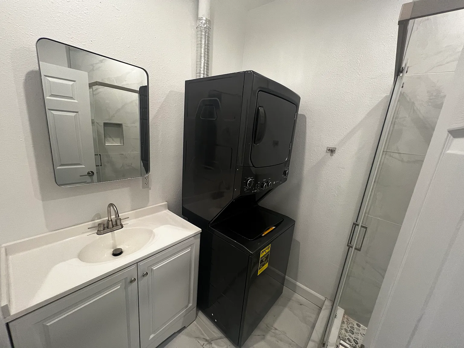 Studio, 250 sqft, $2,200 — Photo 4