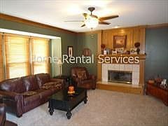 2nd image of 605 SE Williamsburg Dr
