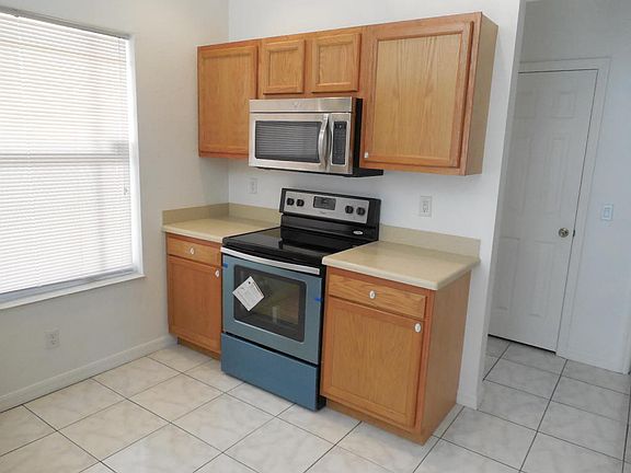 4th image of 765 SW Tulip Blvd