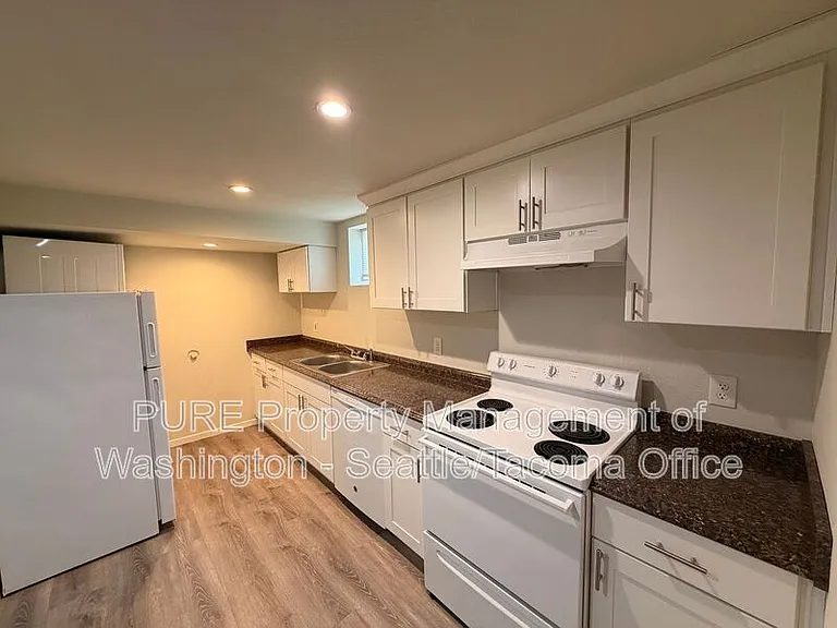 6217 S Huson St #B — Photo 5