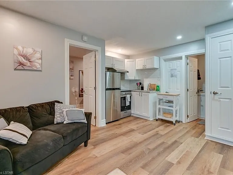 12 Cartwright St #1 — Photo 6