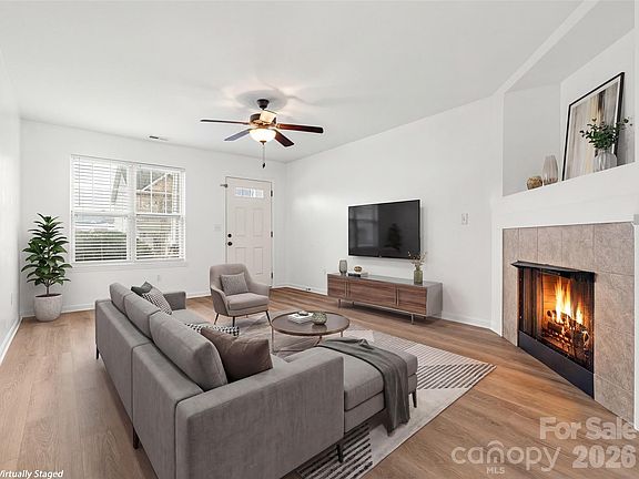 5th image of 27 Barnett Shoals Dr