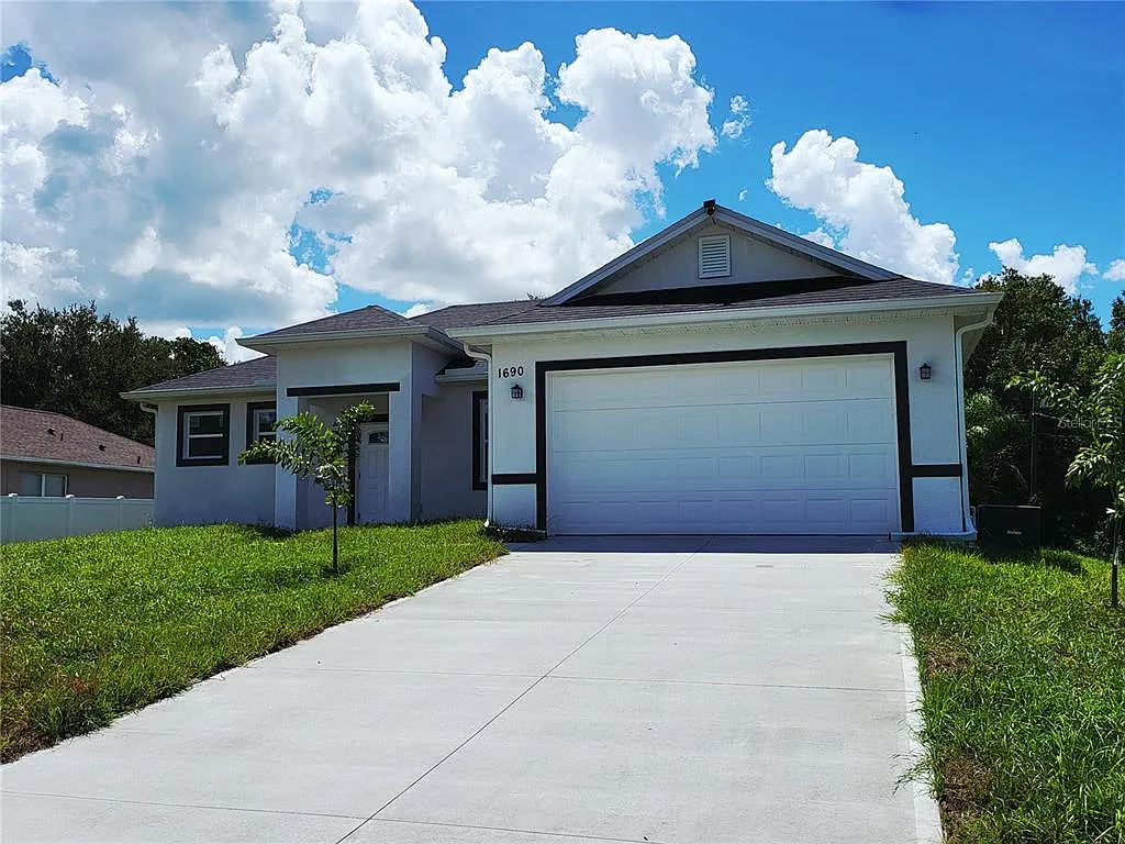 3 bed, 2.5 bath, 1681 sqft, $2,249 — Photo 2