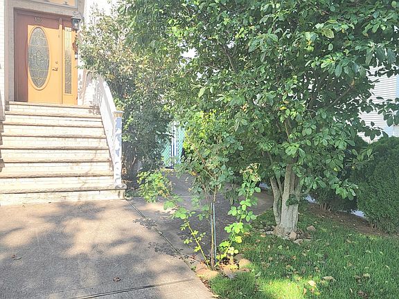 2nd image of 429 Elverton Ave #2