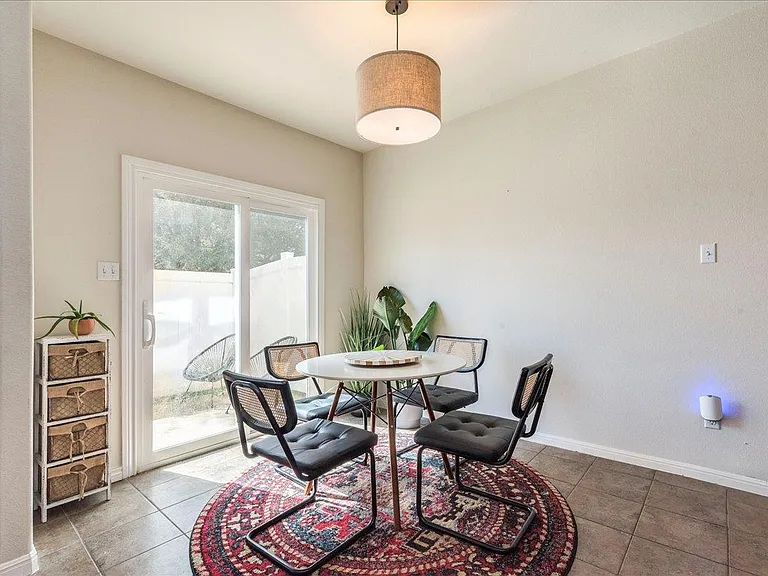 1721 Monahans Ln — Photo 9