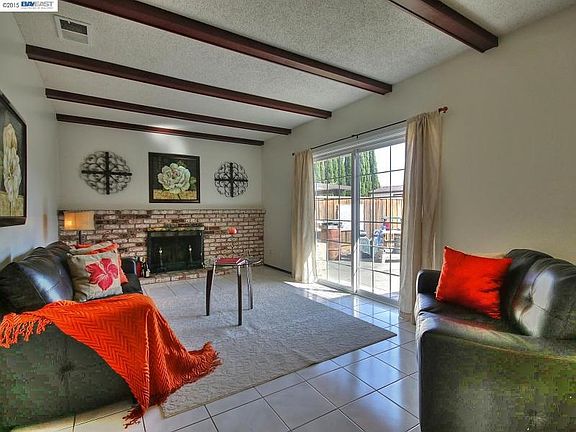 4th image of 34805 Gladstone Pl