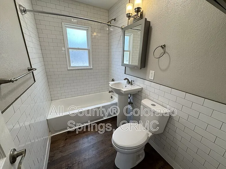 814 S Institute St — Photo 8