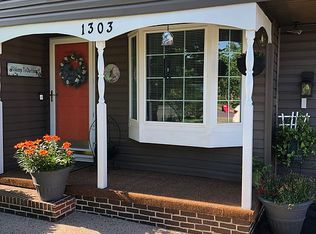 1303 W Murray Ln, Sikeston, MO 63801