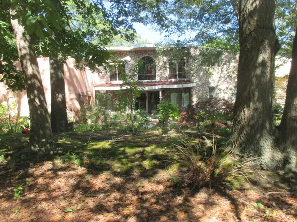 19 Overlook Dr, Mastic, NY 11950
