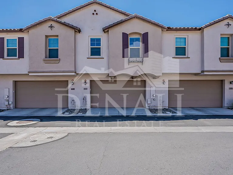 4704 S Glacier — Photo 25