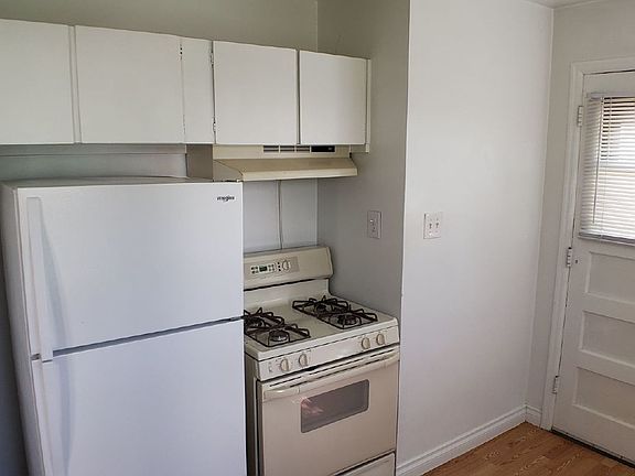 3rd image of 2135 S Grant St