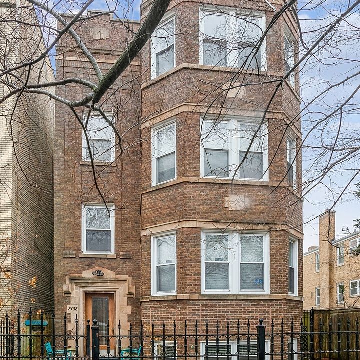1st image of 7438 N Oakley Ave #G