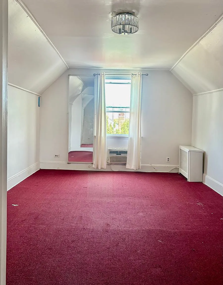 3 bed, 1200 sqft, $3,600 — Photo 2