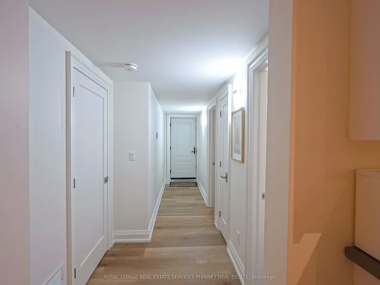 1413 Queen Victoria Ave — Photo 19