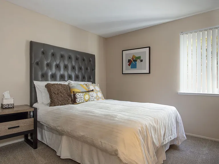 Acacia Apartments — Photo 11