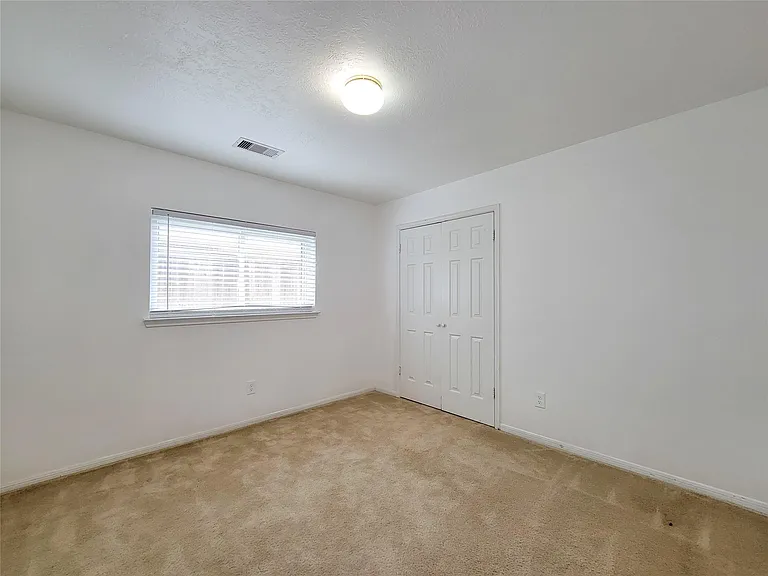 16807 Sussex Dr — Photo 10