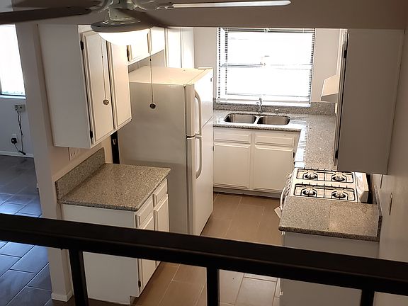 4th image of 1671 E Kingsley Ave APT C