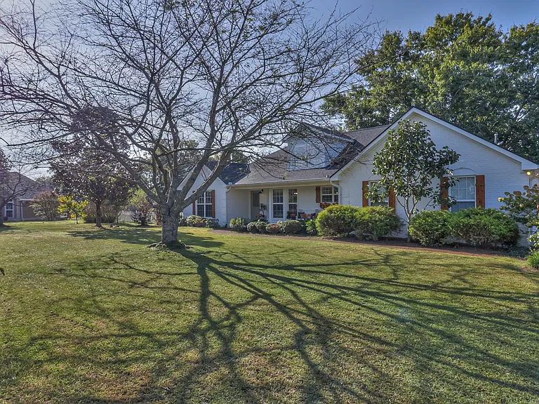 1236 Hunters Point Ln — Photo 3