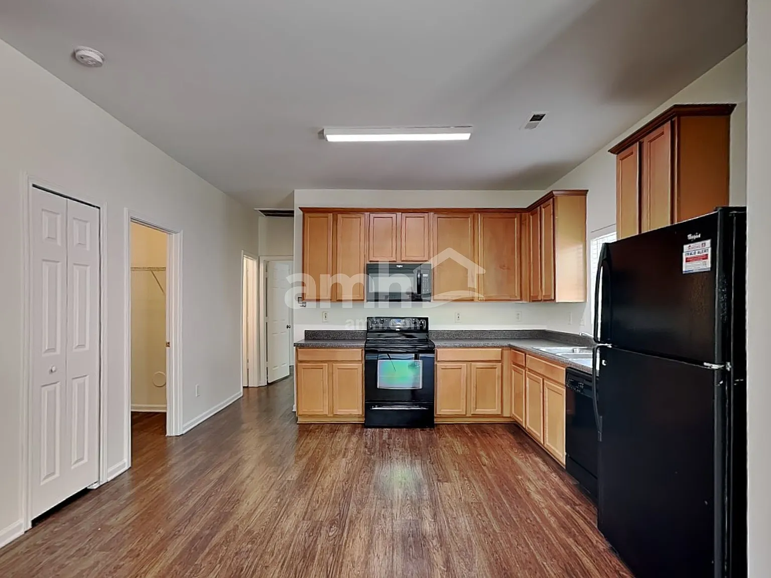 3 bed, 3.0 bath, 2056 sqft, $2,440 — Photo 3