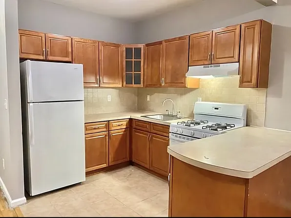 387 Sumpter Street image 4 of 13