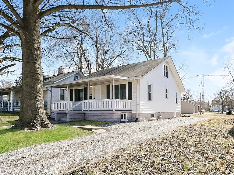 1135972_017_front_view_13584201.jpg