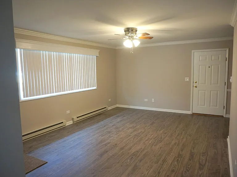100 N Griffin St #8 — Photo 4