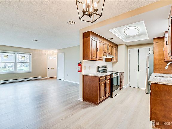 5th image of 129 Providence Way #B