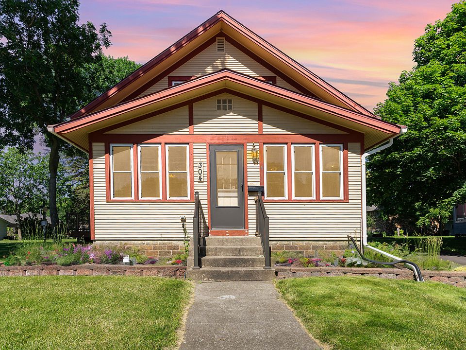 1st image of 304 1st Ave SE