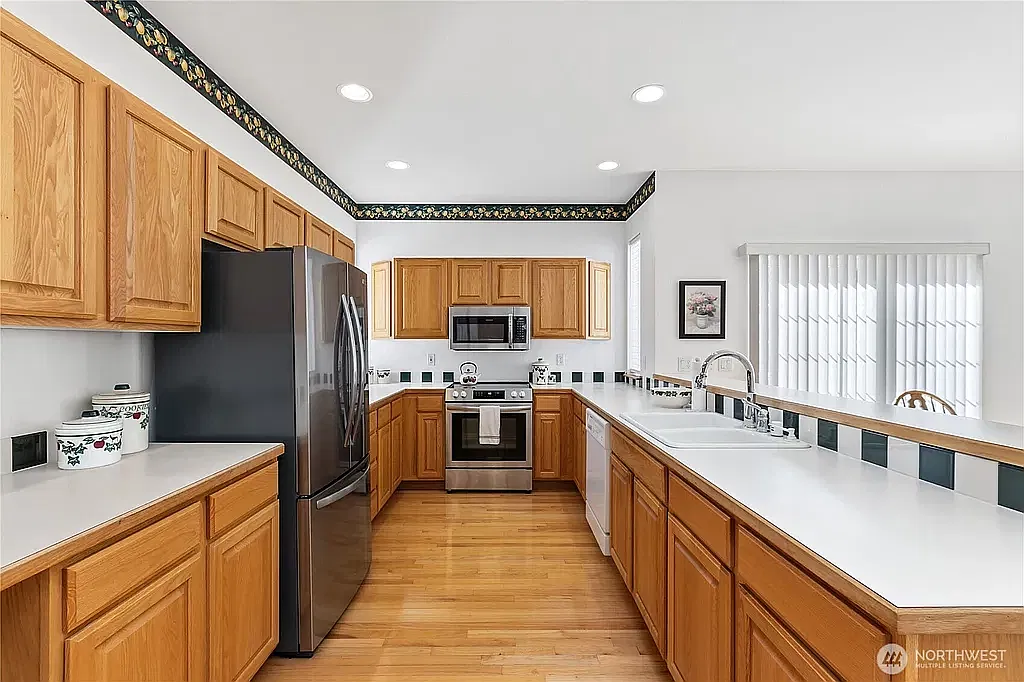 3 bed, 2200 sqft, $2,550 — Photo 3