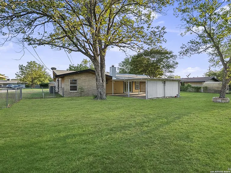 209 Windcrest Dr — Photo 21