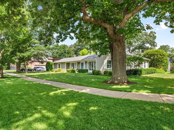 2111 Bosworth Ln, Northfield, IL 60093