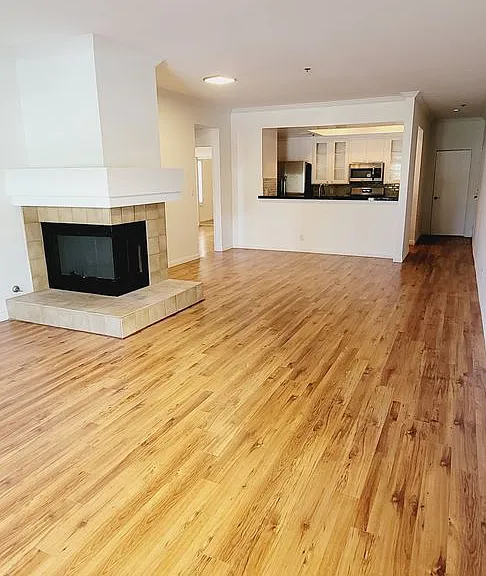 1031 N Crescent Heights Blvd — Photo 3
