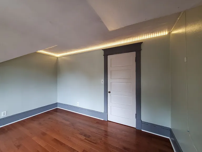 5800 15th Ave NE — Photo 2