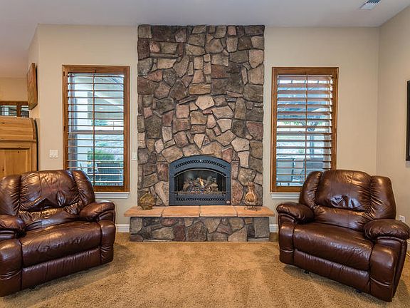 5th image of 90 Nutwood Cir