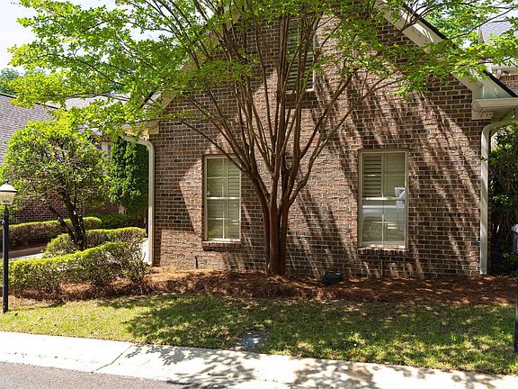 3rd image of 2613 Manchester Ct