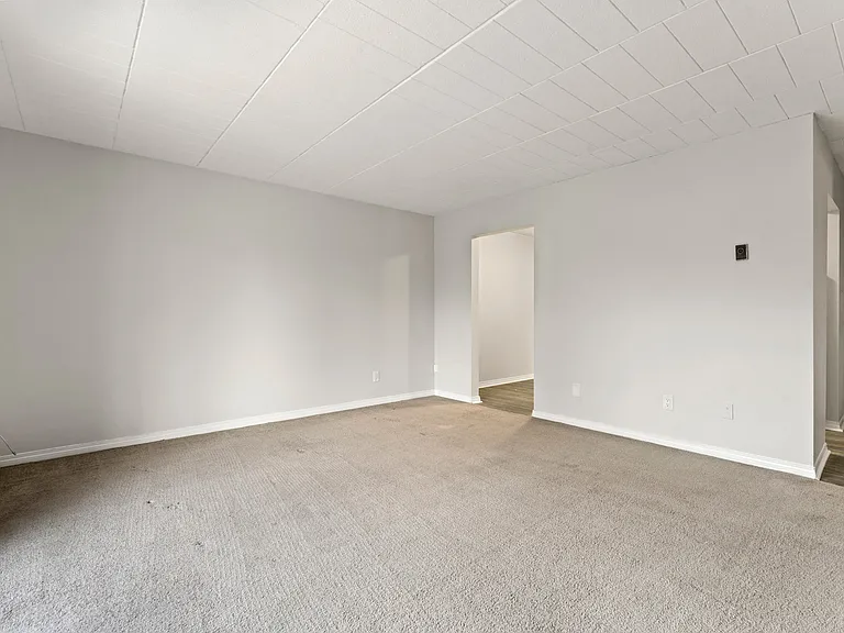 3590 Peter St — Photo 6