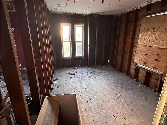 5th image of 18036 Joann St