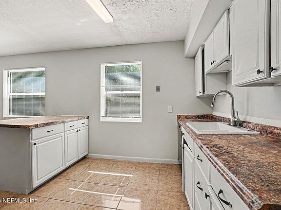 4th image of 5811 NORDE Drive E