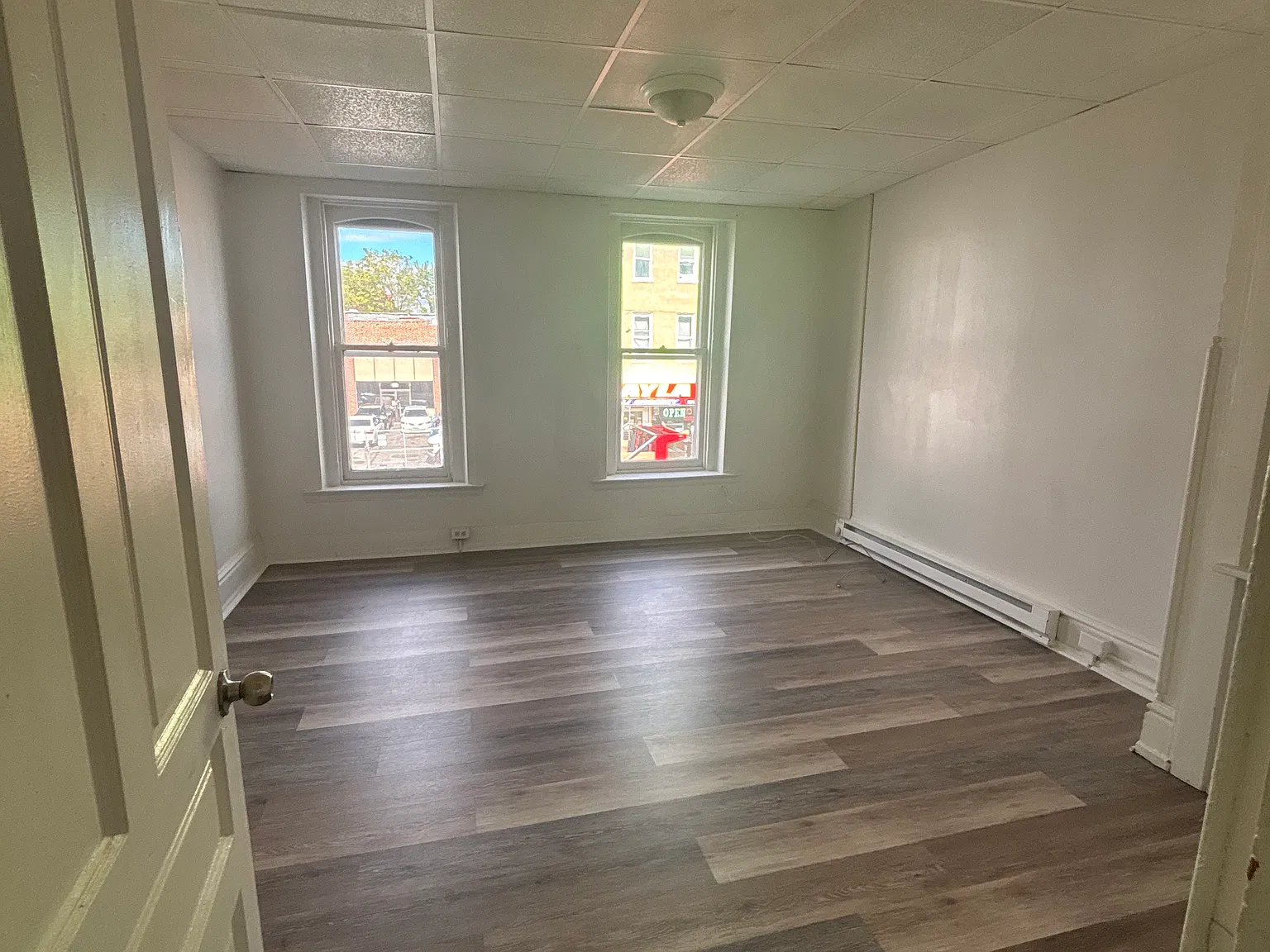 640-646 W Market St — Photo 4