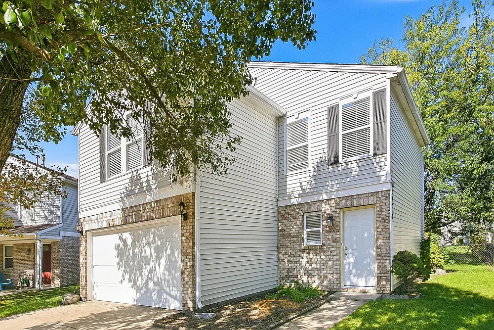 3 bed, 2.5 bath, 1494 sqft, $1,980 — Photo 2
