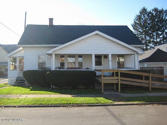 3rd image of 418 Curtin St S