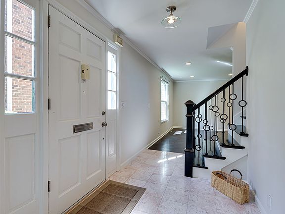 5th image of 328 Elmington Ave