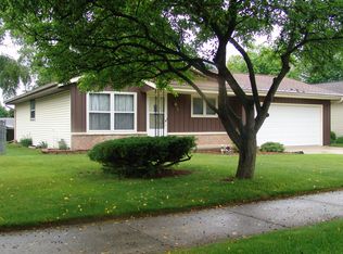 500 Scenic Dr E, West Bend, WI 53090