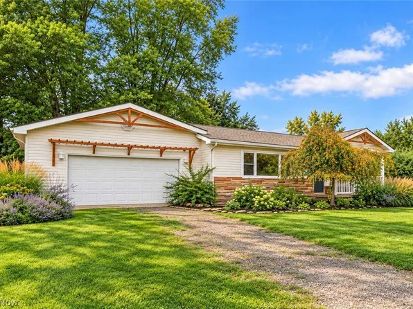 89 Beard St, Frazeysburg, OH 43822