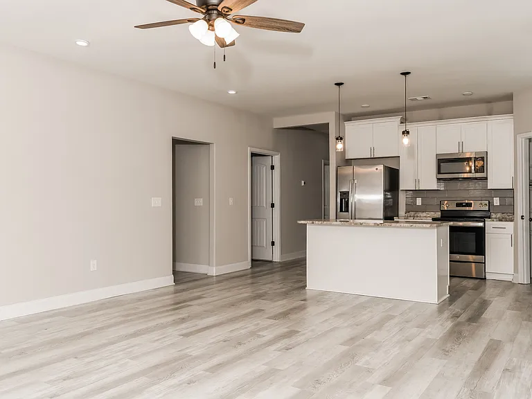 219 Beau Claire Cir — Photo 3