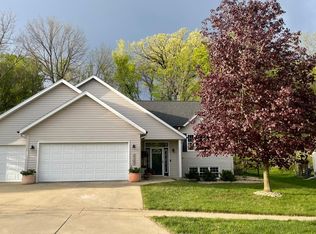 2107 Ponderosa Dr SW, Rochester, MN 55902
