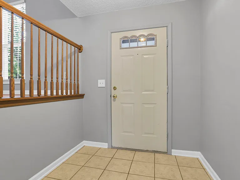 933 Briaro St — Photo 3