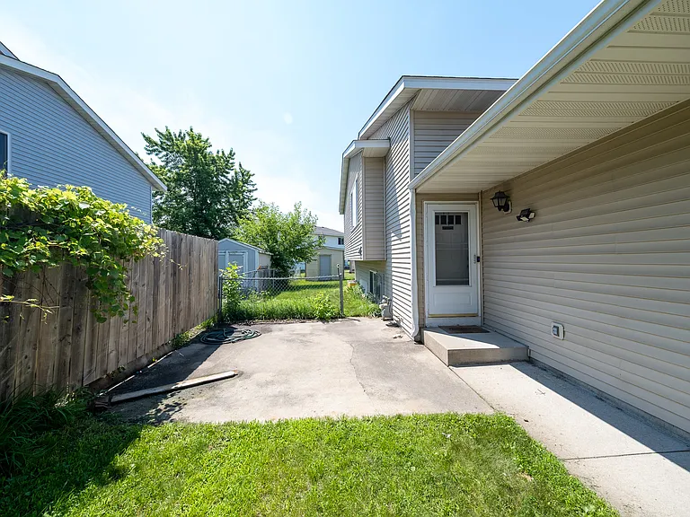 624 McIntosh Ct — Photo 24