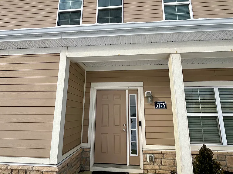 3175 Rossmore Cir — Photo 3